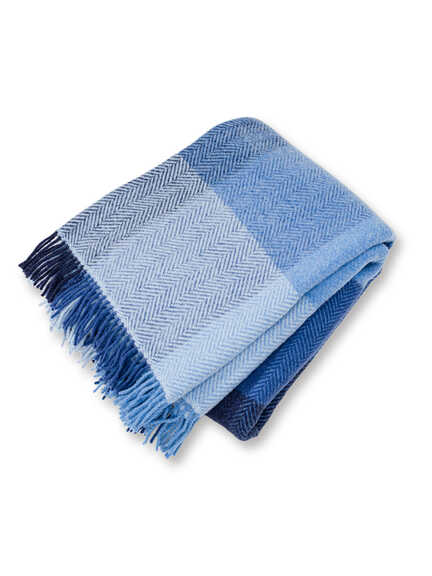 Kuschelig-weiches Plaid von John Hanly im Online-Shop